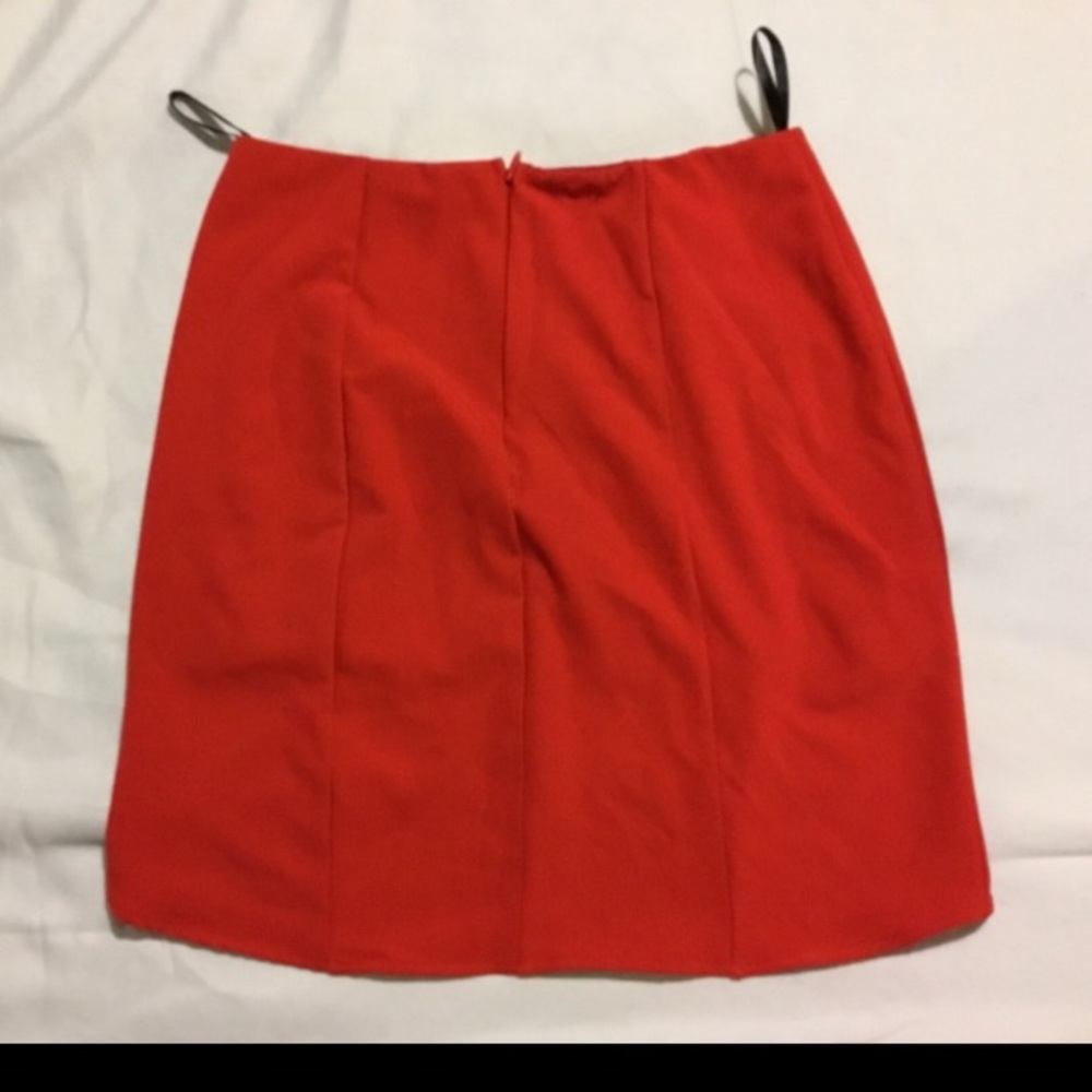 Red mini skirt - Picture 2 of 5